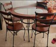 A vendre table magnifique avec 4chaises